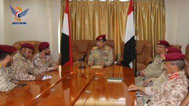 وزير الدفاع يلتقي رئيس وأعضاء اللجنة العسكرية الوطنية