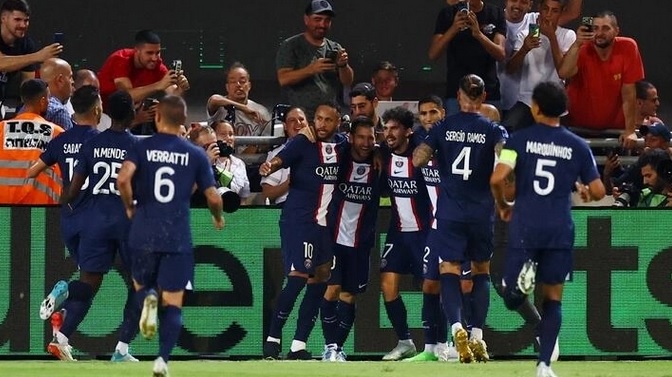 باريس سان جرمان يتوج بلقب كأس الأبطال الفرنسية بفوزه على نانت برباعية نظيفة باريس سان جرمان يتوج بلقب كأس الأبطال الفرنسية بفوزه على نانت برباعية نظيفة