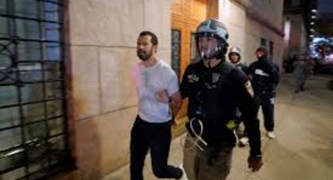 New York Police storm Columbia University campus