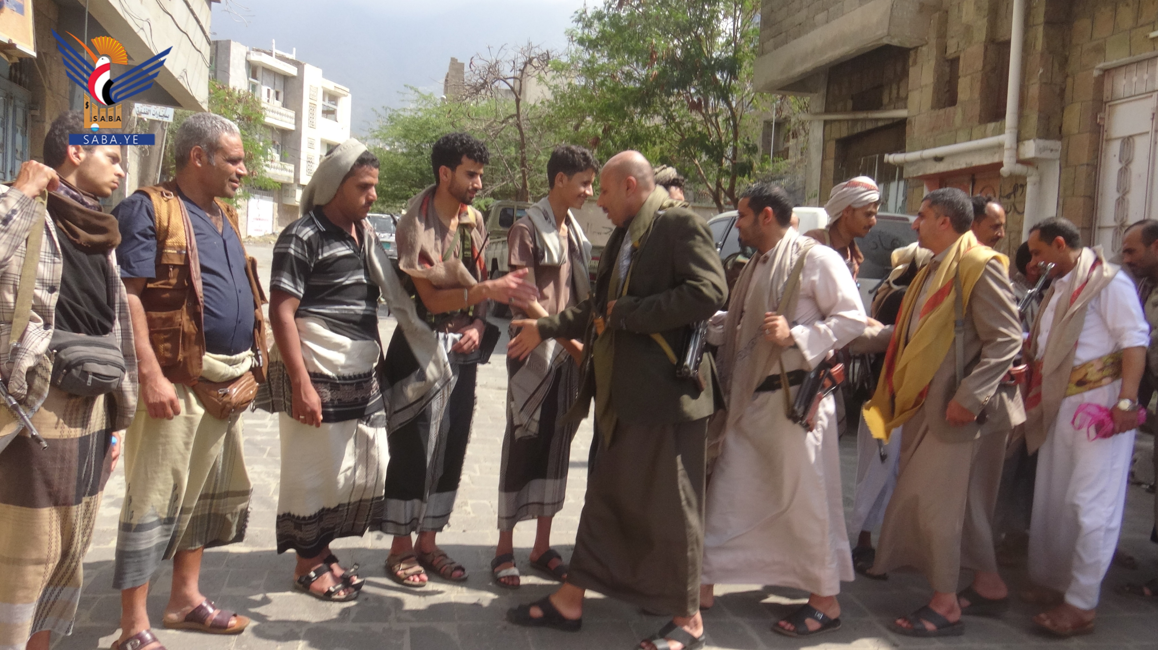 قيادات من ذمار تزور المرابطين في جبهات تعز والضالع قيادات من ذمار تزور المرابطين في جبهات تعز والضالع