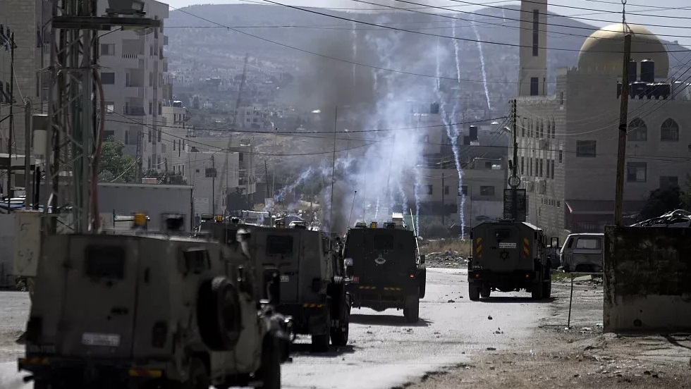 Zionist army raids West Bank, arrests civilians Zionist army raids West Bank, arrests civilians