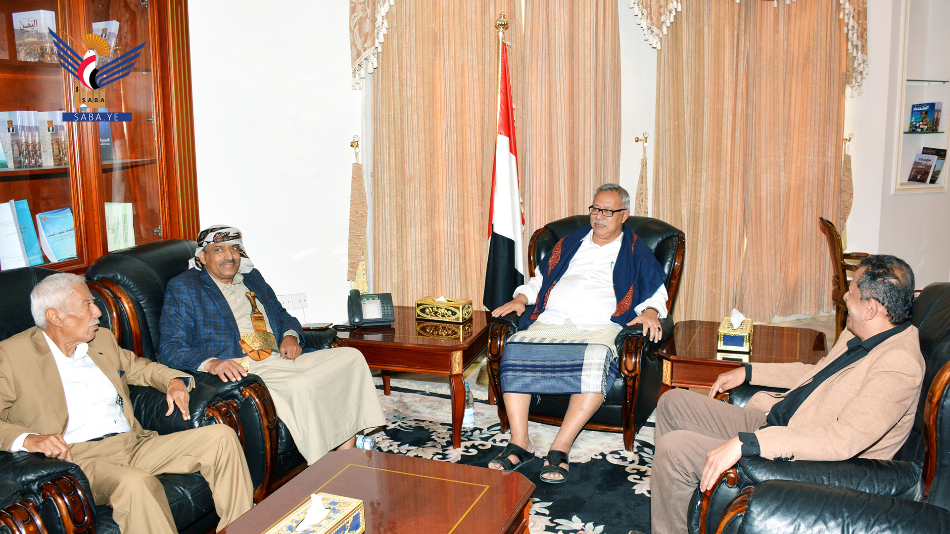 PM discusses with governors of Hadramout, Mahra conditions in both occupied provinces