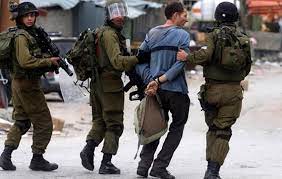 Las fuerzas enemigas sionistas arrestan a catorce ciudadanos en Cisjordania y Jerusalén