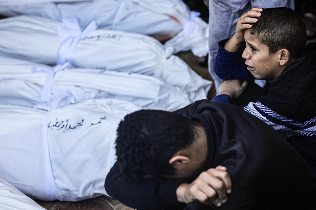 Acht Märtyrer und Dutzende Verletzte bei zionistischem Bombenanschlag auf Nuseirat
