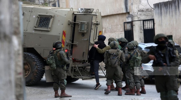 Zionist army raids occupied West Bank, arrests civilians Zionist army raids occupied West Bank, arrests civilians