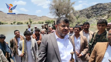 Mohammad Ali al-Houthi und der Gouverneur von Saada inspizieren das Lasam-Staudammprojekt in der Sahar