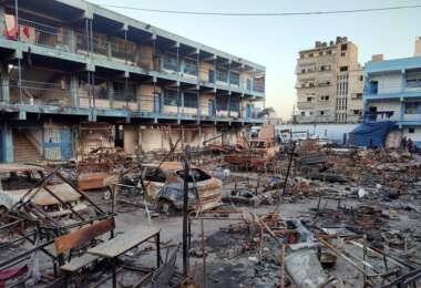 L'UNRWA annonce que des bombes non explosées pesant mille livres ont été trouvées dans des écoles de Gaza après le retrait de l'ennemi