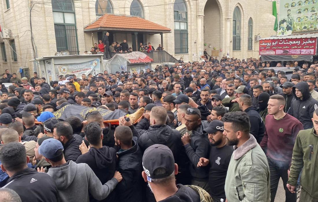 آلاف الفلسطينيين يشيعون جثمان الشهيد السعدي في جنين آلاف الفلسطينيين يشيعون جثمان الشهيد السعدي في جنين