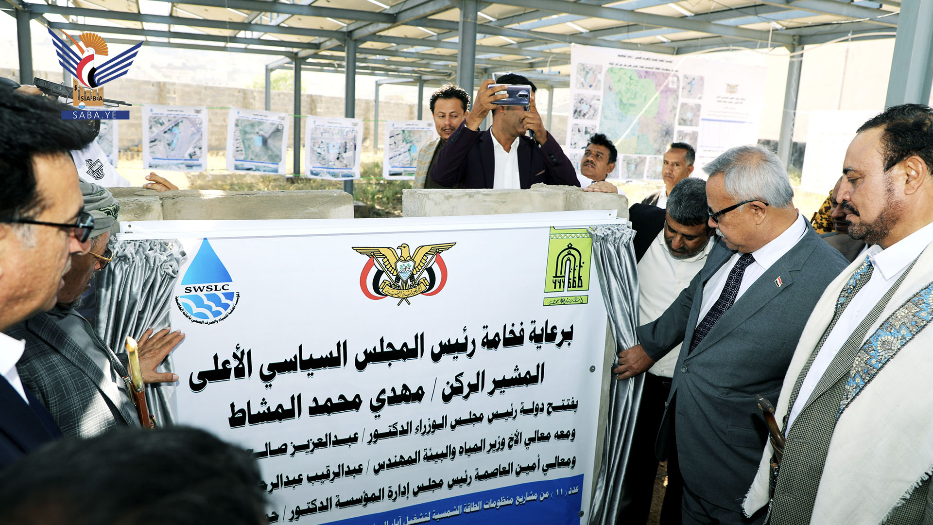 الدكتور بن حبتور يفتتح 11 مشروع مياه مزودة بمنظومة طاقة شمسية بأمانة العاصمة