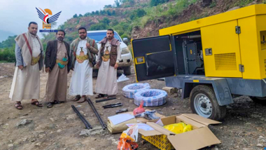 Hajjah .. Discussing activation of community initiatives & handing over an air compressor to Kuhlan Al-Sharaf