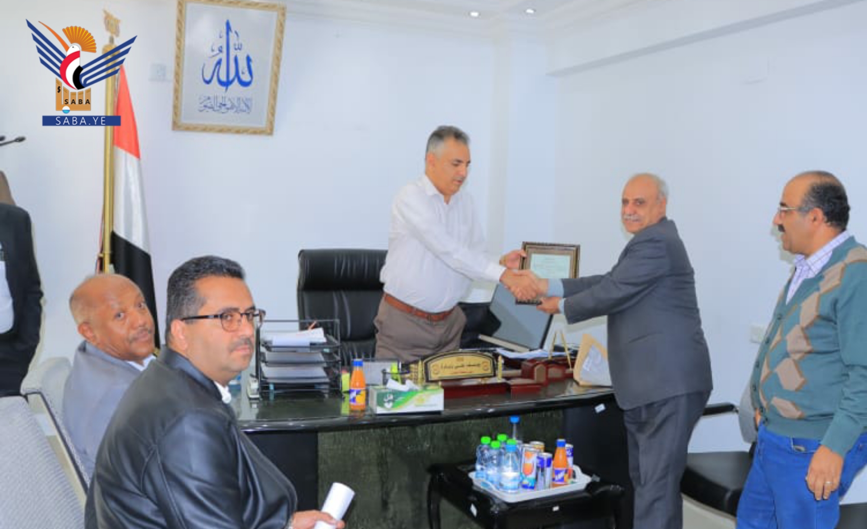 المركز الوطني للوثائق يكرم رئيس مصلحة الجمارك المركز الوطني للوثائق يكرم رئيس مصلحة الجمارك