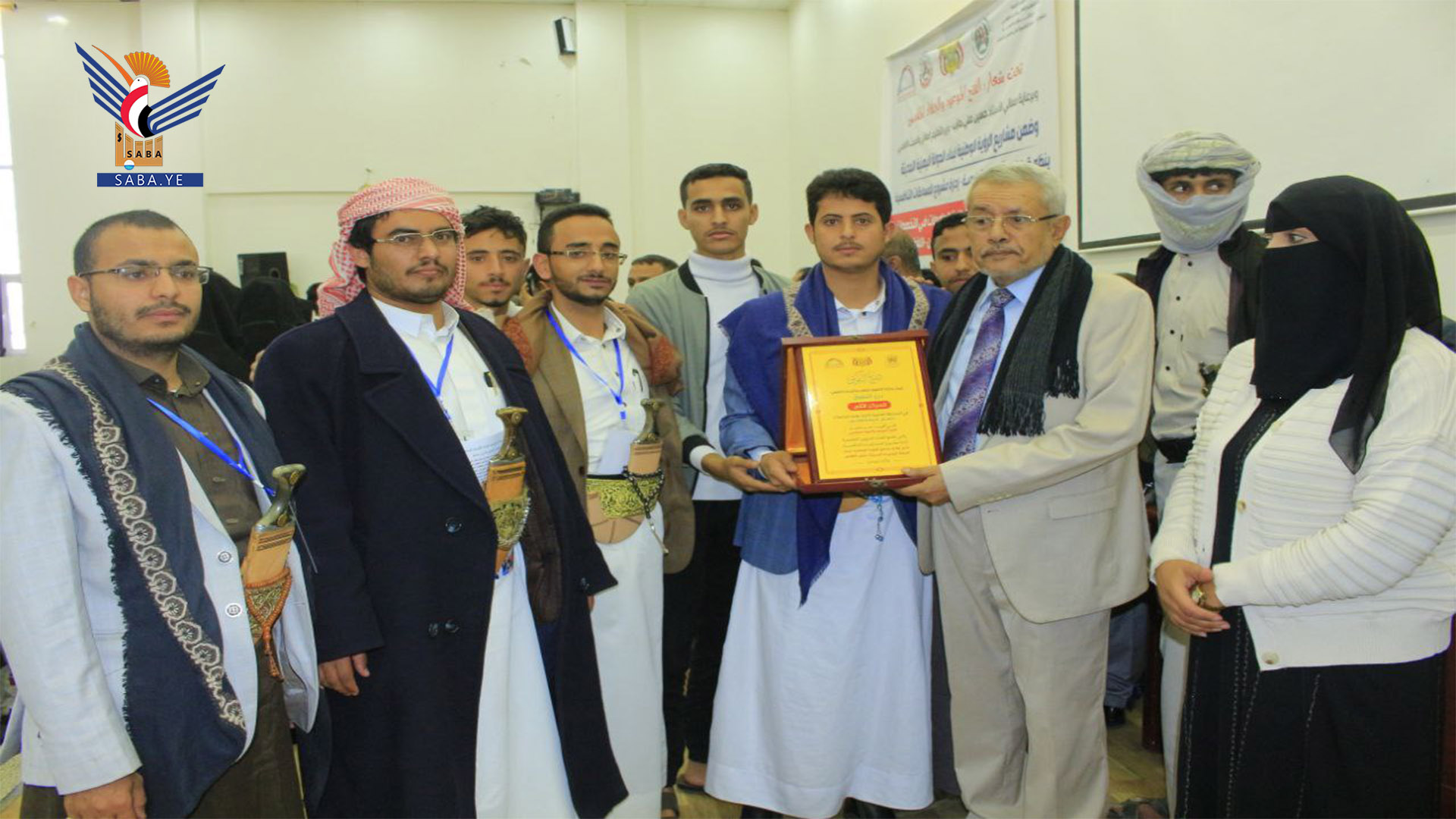 وزير التعليم العالي يكرّم الفائزين بالمسابقة العلمية الثانية لطلبة الجامعات اليمنية