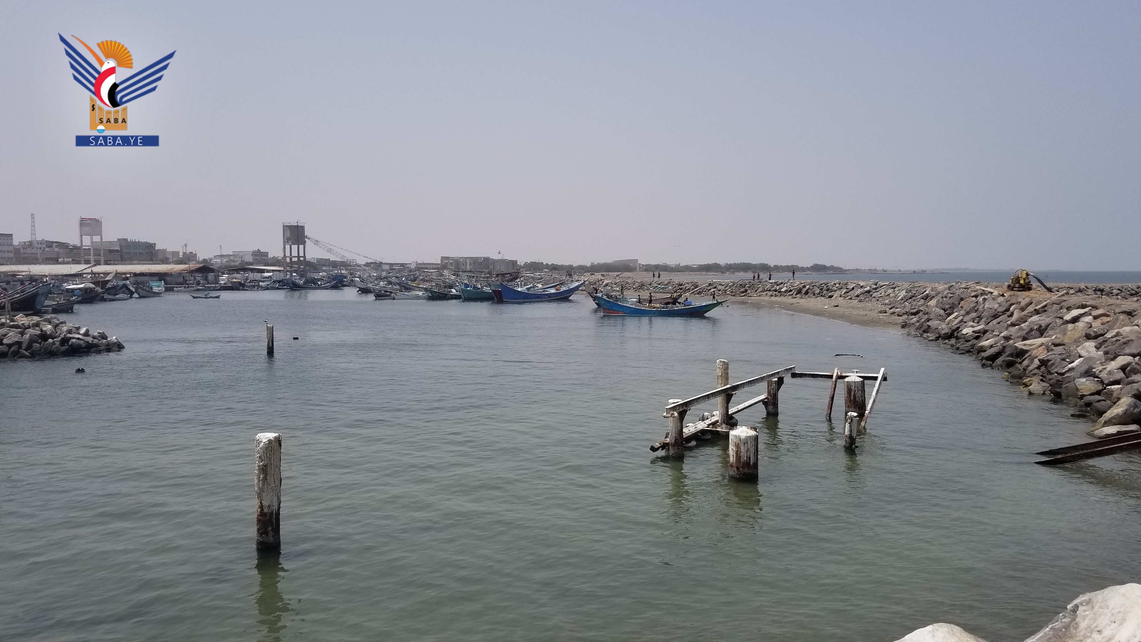 Hodeida: Handing over two sites for rehabilitation of fishing port gate & construction of water tank