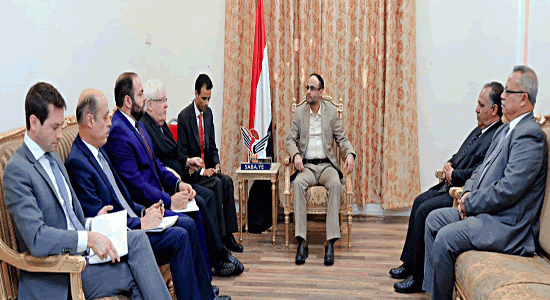 President al-Mashat discusses with UN envoy peace efforts