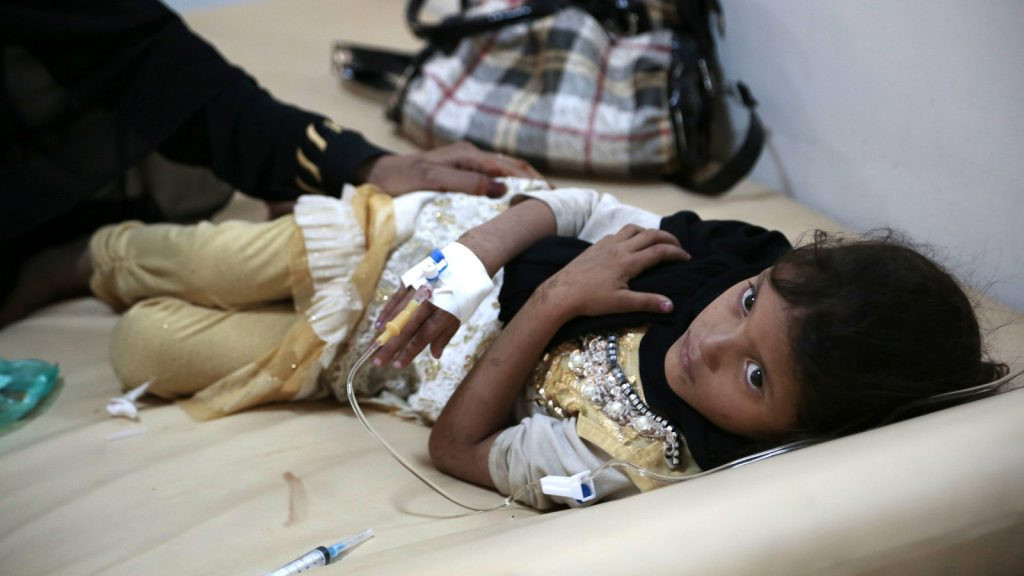Yemeni officials review Hodeidah residents' suffering due to epidemics
