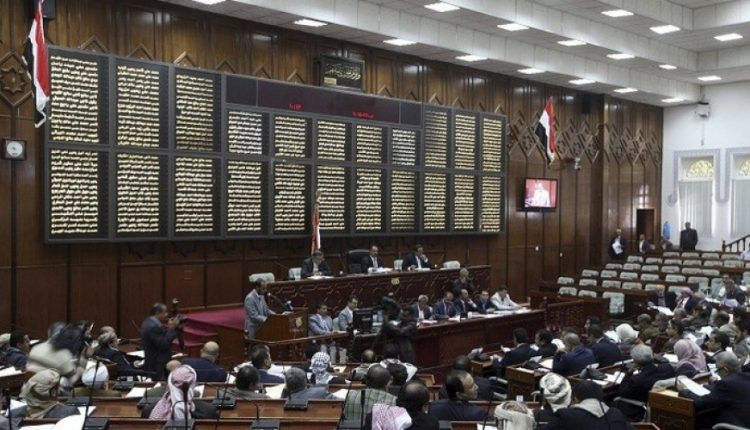 Le Parlement examine les souffrances des habitants de Hodeida en raison d'une épidémie d'épidémie