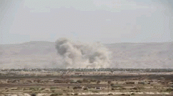 Kampfflugzeuge der Aggression fliegen vier Luftangriffe auf die Bezirke Nehm und Al-Metoon an