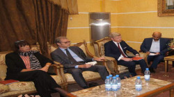Botschaftern der EU, Frankreichs und Niederlande verlassen den Flughafen Sanaa