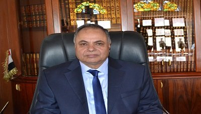 وزير الأوقاف يكرم مدير مكتب أوقاف أمانة العاصمة