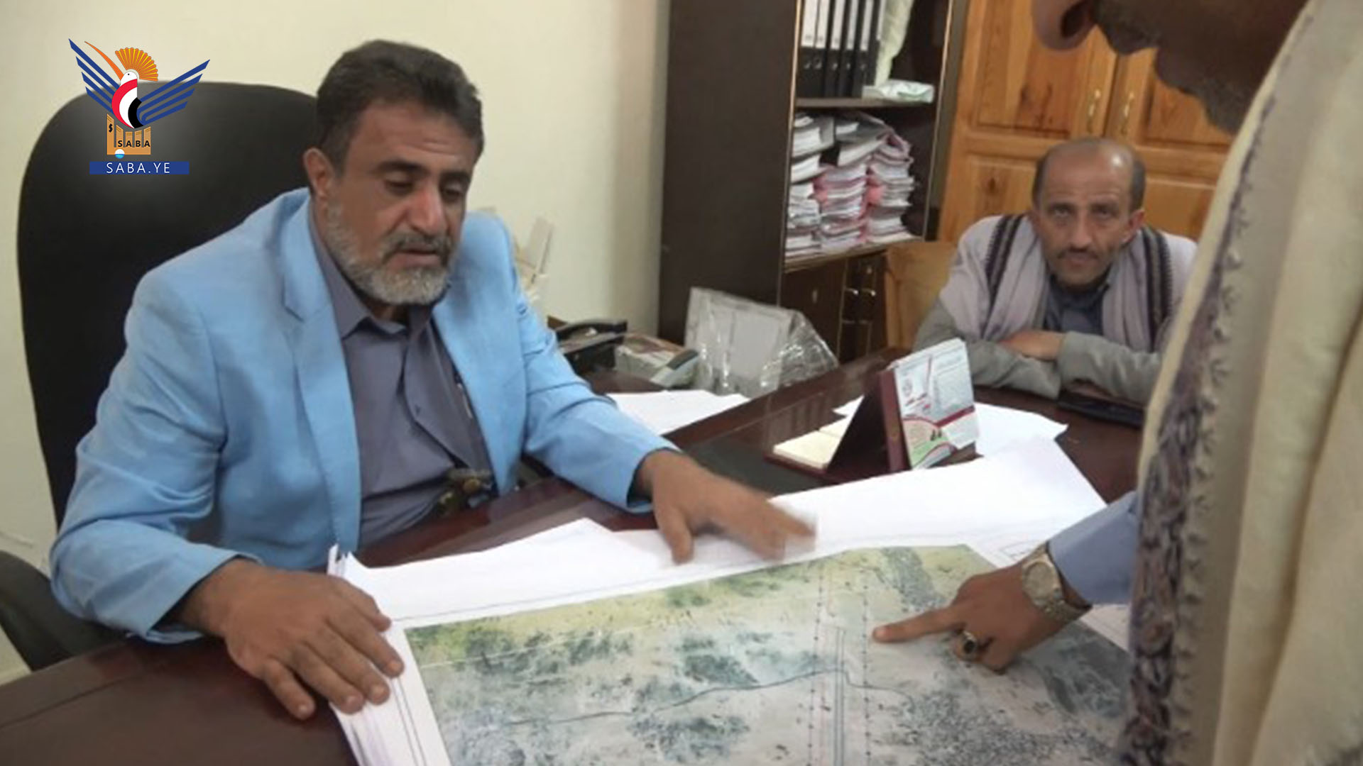 Discuter du plan de réhabilitation de l'aéroport de Thi Na'em et de protection de ses terres à Al-Bayda