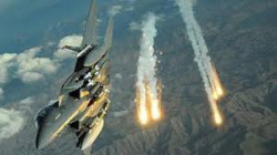 Kampfflugzeuge der Aggression fligen 10 Luftangriffe auf Al-Dschouf