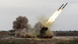 Luftverteidigung abwehrt feindlische Kampfflugzeuge über Al-Dschouf