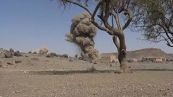 Aggressionsluftwaffe bombardiert den Bezirk Harf Sufyan in Amran
