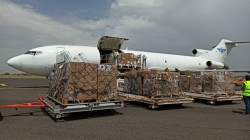 Das WFP-Frachtflugzeug kommt am Flughafen von Sanaa an