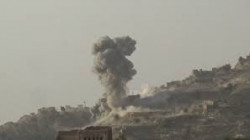 Kampfflugzeuge der Aggression fliegen 2 Luftangriffe auf Tina auf Hdschah an