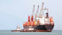 Lokale Behörde in Ibb verurteilt die Inhaftierung von Ölschiffen