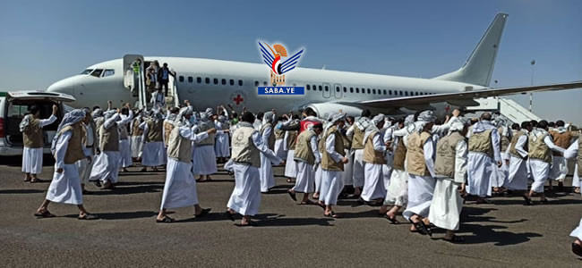 470 prisoners of army, popular committees arrive at Sanaa Airport
