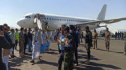 Deux avions transportant 200 prisonniers de l'armée arrivent à l'aéroport de Sanaa