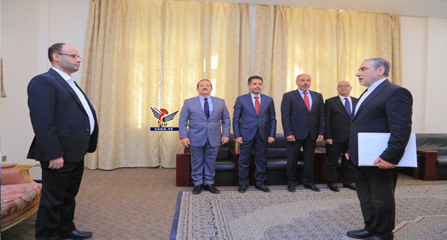 الرئيس المشاط يتسلم أوراق اعتماد السفير الإيراني لدى اليمن