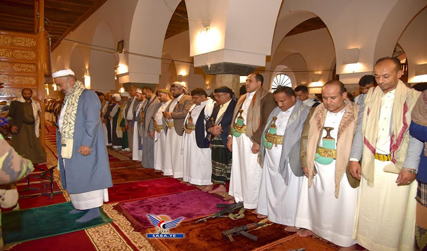 Sanaa : Rassemblement de Masse effectue prière d'Eid Al-Fitr dans la Grande Mosquée de capitale Sanaa