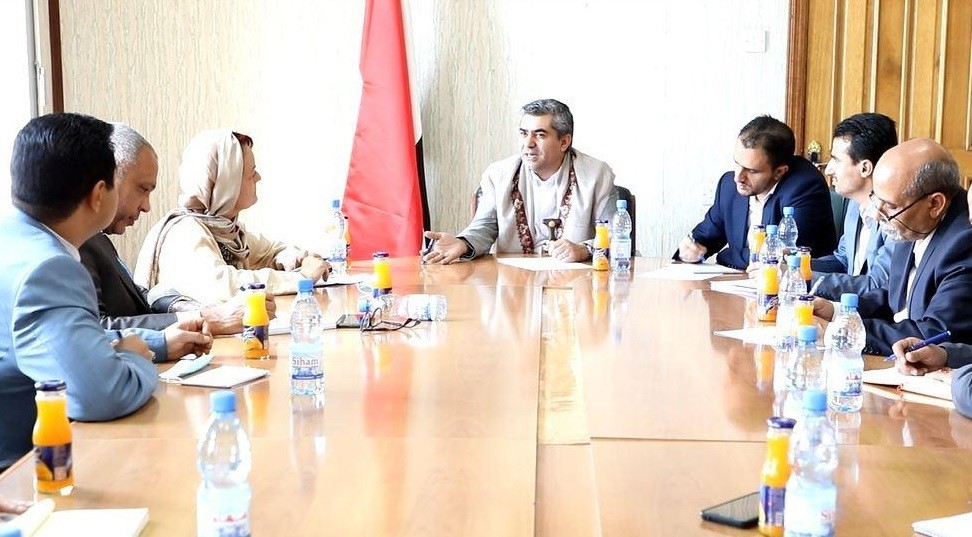 Tawoos trifft mit den WFP-Vertretern im Nahen Osten und im Jemen