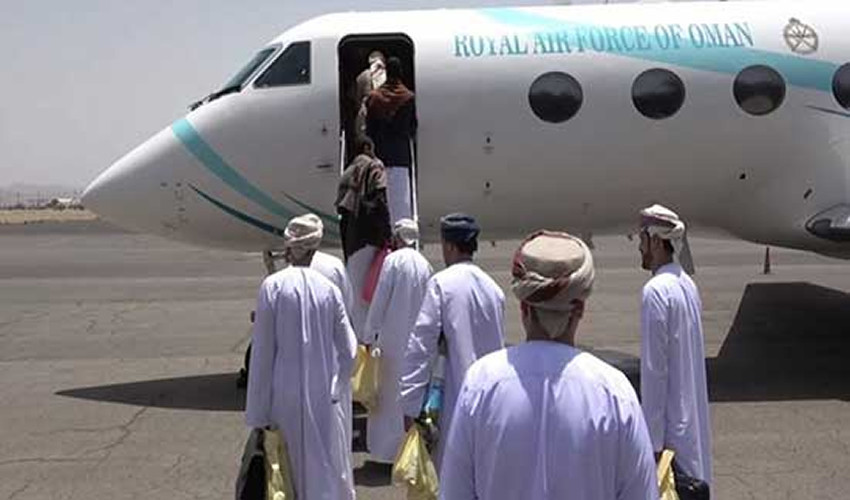 Die omanische Delegation verlässt Sanaa in Begleitung des Leiters der nationalen Delegation