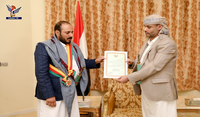 Président remet la Médaille du courage à la famille du martyr, le général de brigade Sultan Owaidin