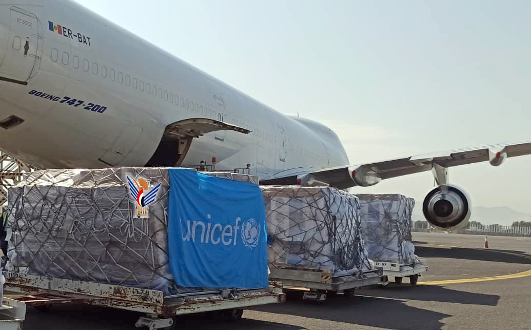 UNICEF-Frachtflugzeug landet am Flughafen Sanaa
