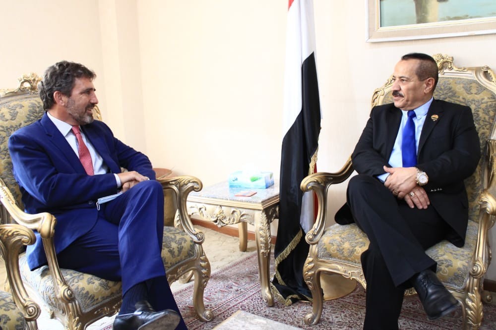 Außenminister trifft  Direktor des Büros der Vereinten Nationen für humanitäre Angelegenheiten in Sanaa