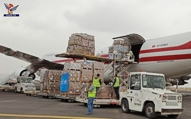 UNICEF-Frachtflugzeug landet am Flughafen Sanaa