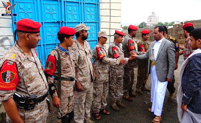 Saada-Gouverneur besucht Sicherheits- und Militärpunkte am Eingang der Provinz