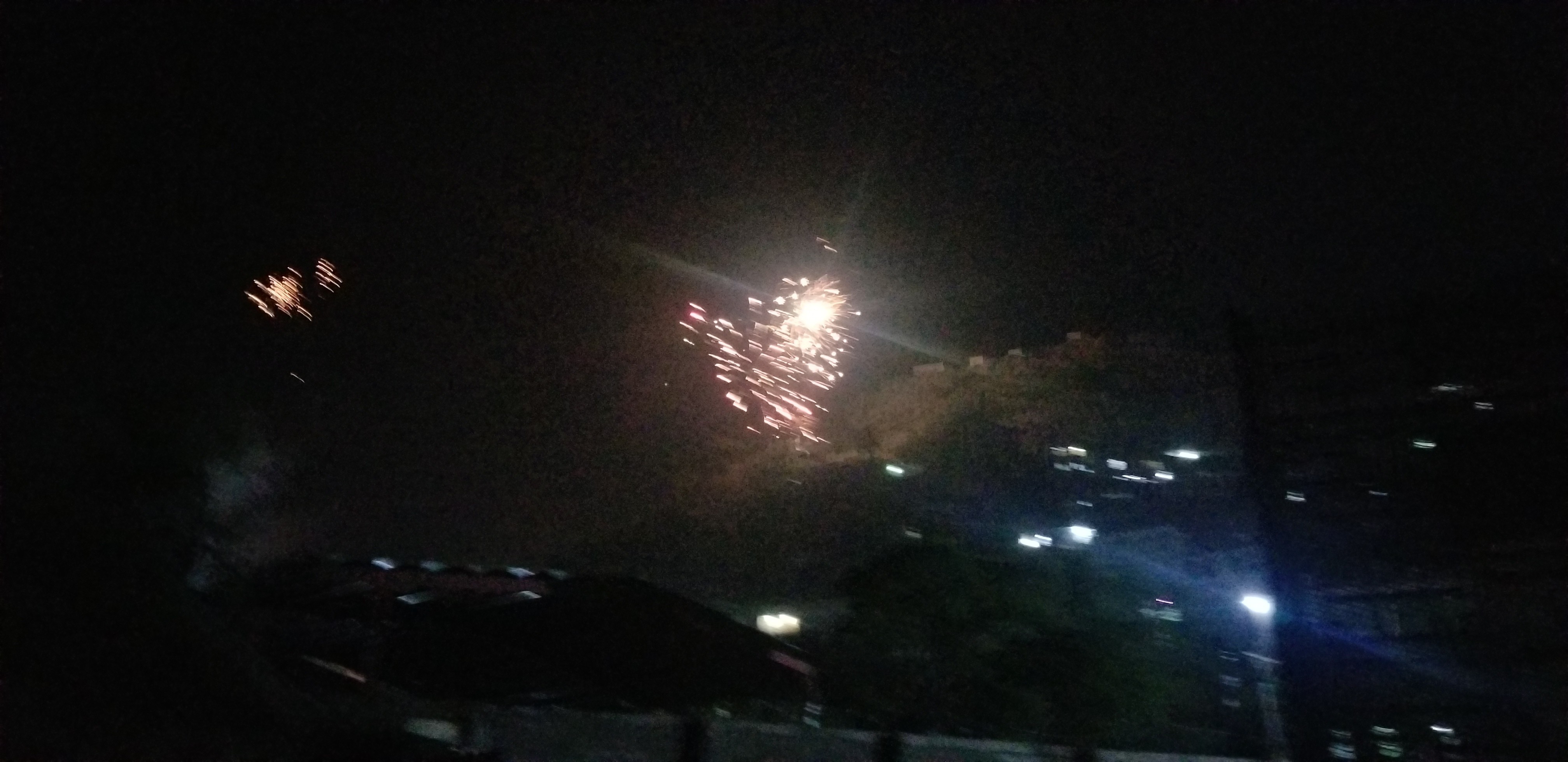 Feux d'Artifice de Joie illuminent le Ciel de l'Héroïque Hajjah et  l'Ombre et l'ésprit des Célébrations de la Journée de la Wilayat (Ghadeer) Remplissent les Cœurs des Yéménites, le Peuple de la Foi