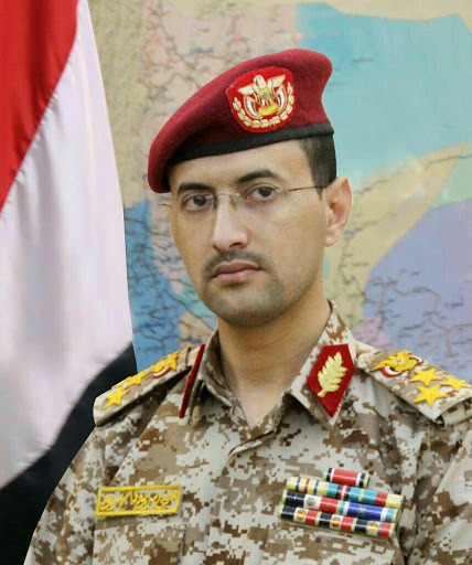 Brigadegeneral Saree inspiziert den Zustand der Kämpfer an den Fronten der Nate' und No'man in Al-Bayda