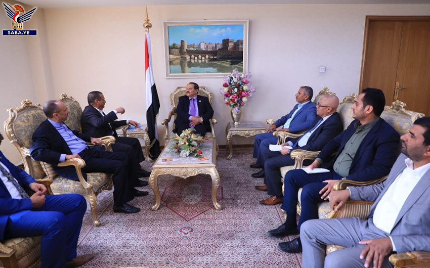 Réunion à Sanaa discute Mécanismes de communication avec la communauté inter pour annuler la décision de la coalition saoudo-américaine d'augmenter les droits de douane et déjouer Plot Contre le Sud