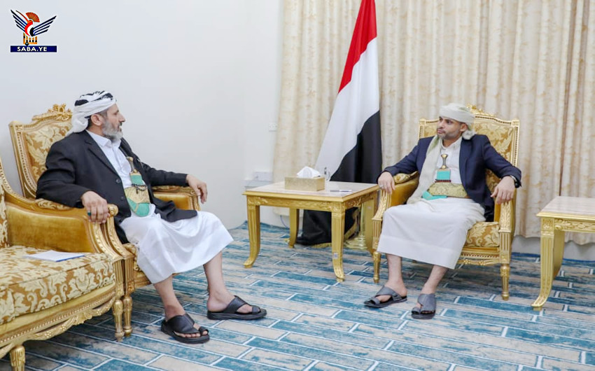 Präsident Al-Mashat trifft Scheich Dhaifallah Rassam