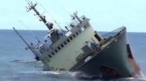 غرق سفينة شحن قبالة سواحل اليونان وانقاذ جميع أفراد طاقمها