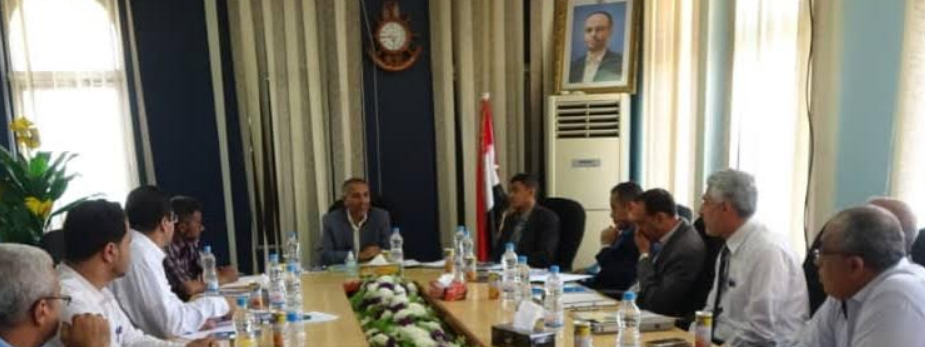 Der Verkehrsminister bestätigt die Bereitstellung weiterer Einrichtungen für Importeure über den Hodeidah-Hafen