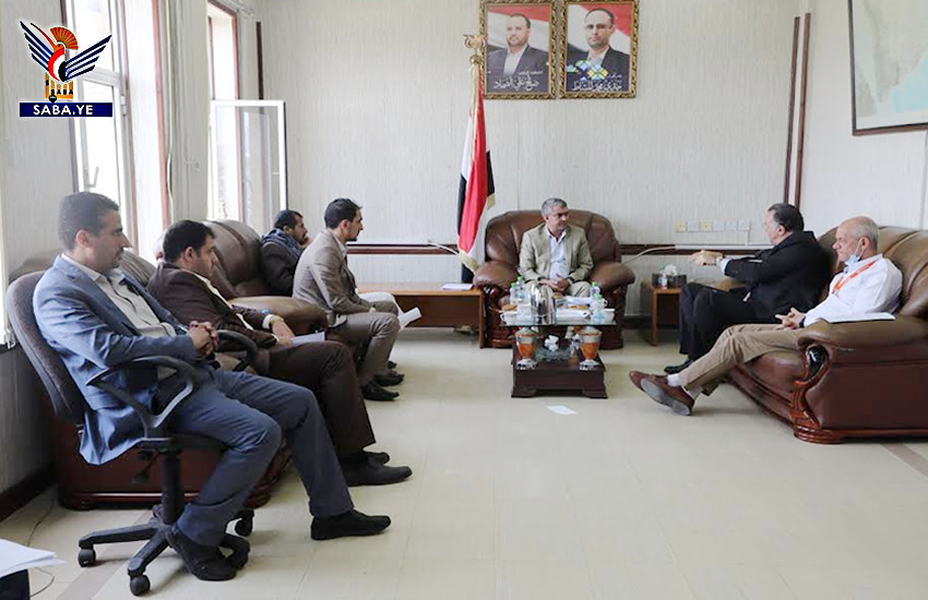 طاووس يلتقي ممثل منظمة الصحة العالمية في اليمن