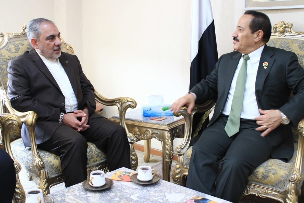 Der Außenminister trifft den Botschafter der Islamischen Republik Iran in Sanaa