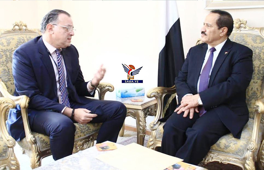 FM discusses with WHO's representative health situation in Yemen